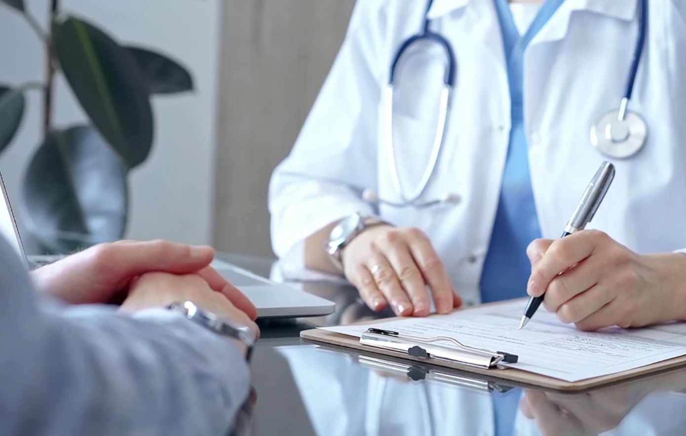 Γιατρός οπλίτης αναλαμβάνει καθήκοντα στο Περιφερειακό Ιατρείο Ψερίμου – Απόφαση Θ. Δαβάκη