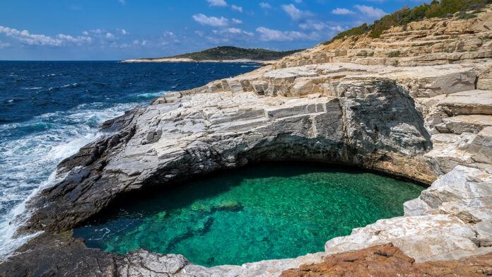 Η Θάσος, εκτός από τις μαγευτικές παραλίες, διαθέτει ένα μουσείο-θησαυρό που «ταξιδεύει» τους επισκέπτες