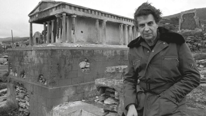 Φωτογραφική Έκθεση αφιερωμένη στον Μ. Θεοδωράκη στον Δήμο Χανίων