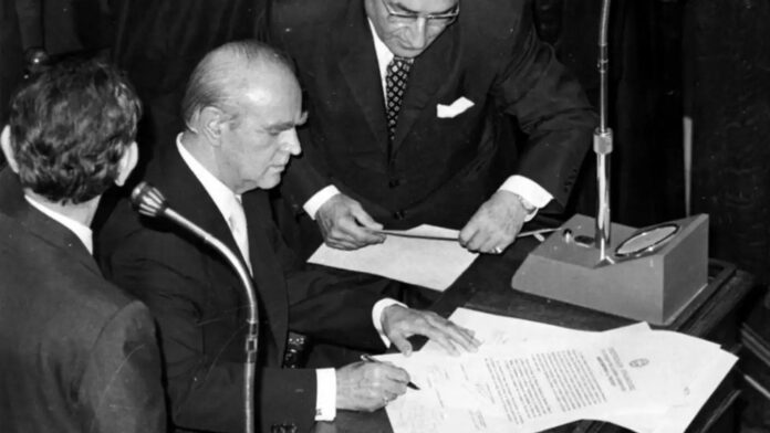 Το συγκινητικό μήνυμα του Κώστα Καραμανλή στην οικογένεια Σαμαρά: «Συγκλονισμένος»