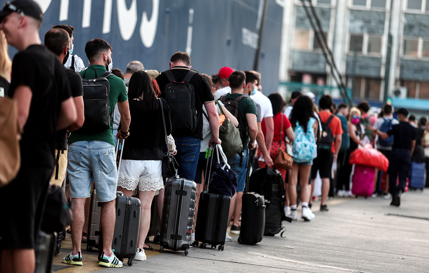 Απρόσκοπτα τα ακτοπλοϊκά δρομολόγια από τα λιμάνια της Αττικής