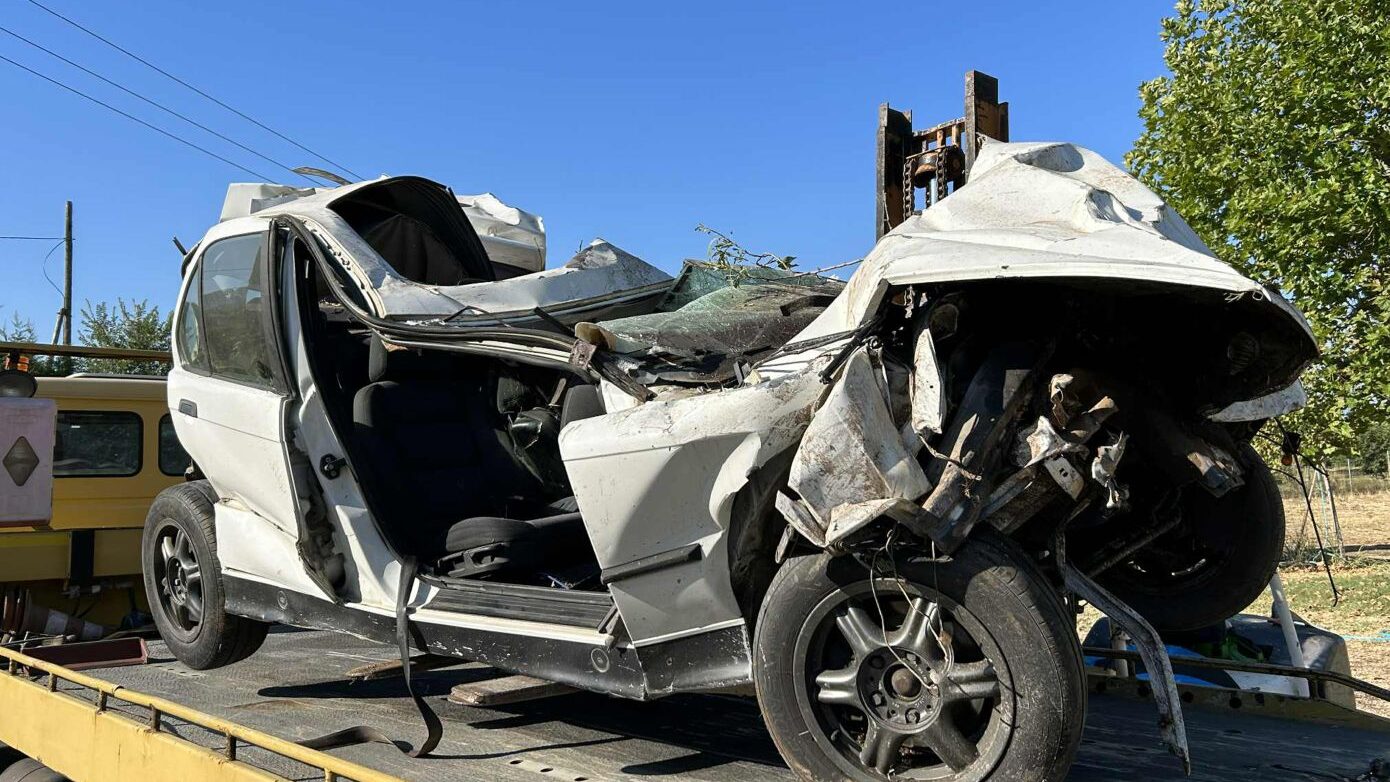 Σοκάρουν οι εικόνες από το δυστύχημα με δύο νεκρούς 16χρονους στην Καστοριά: Καταστράφηκε το αυτοκίνητο