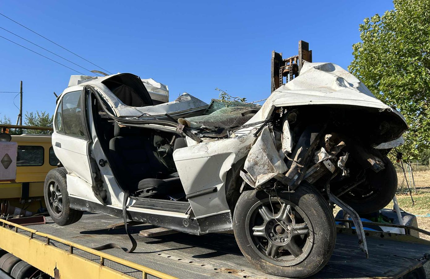 Σοκάρουν οι εικόνες από το δυστύχημα με δύο νεκρούς 16χρονους στην Καστοριά: Καταστράφηκε το αυτοκίνητο