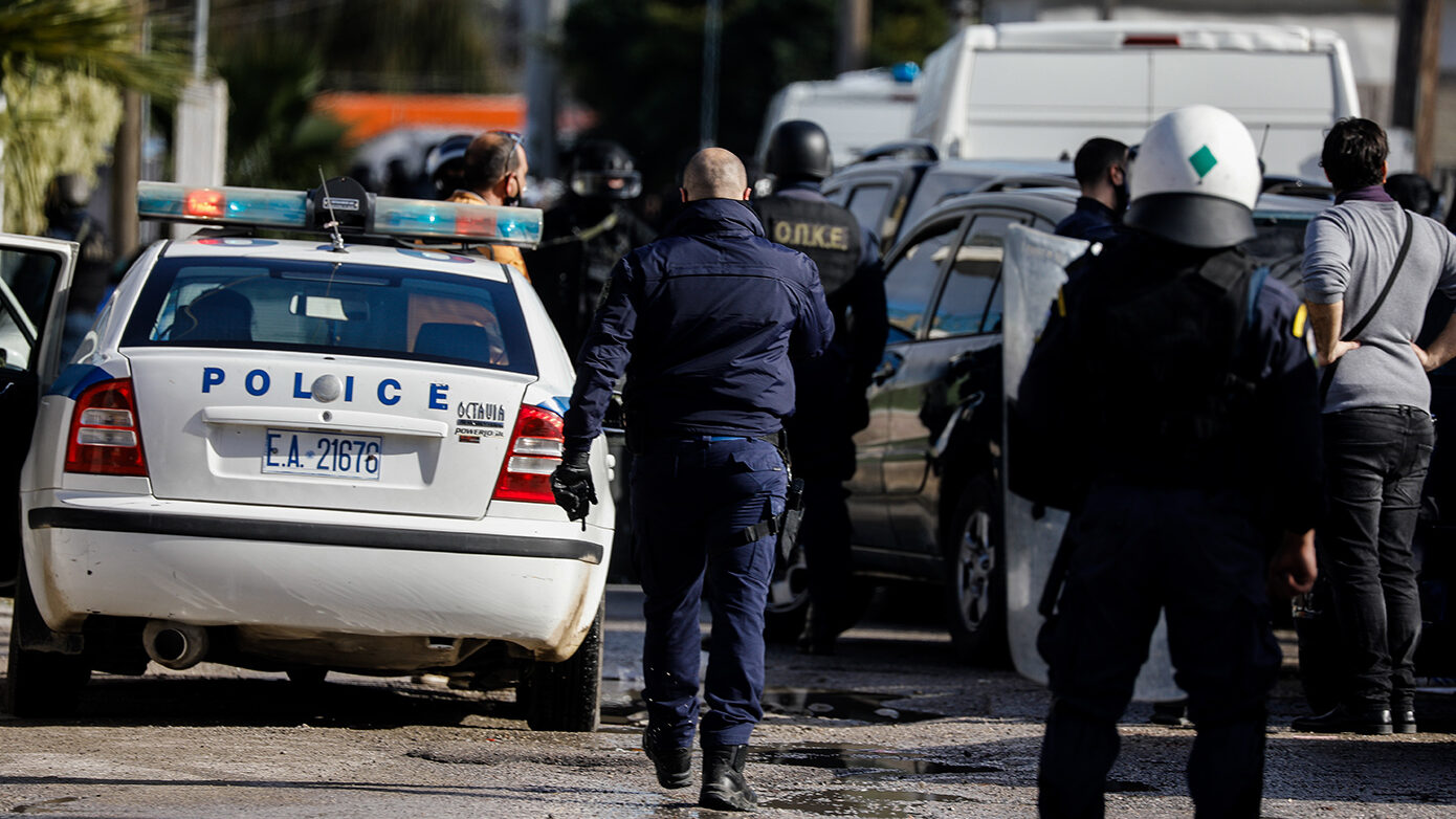 Εκτεταμένη αστυνομική επιχείρηση στο Μενίδι – 11 συλλήψεις για ναρκωτικά
