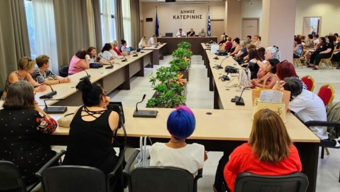 Δ.Κατερίνης: Αναλαμβάνουν καθήκοντα οι 106 σχολικές καθαρίστριες