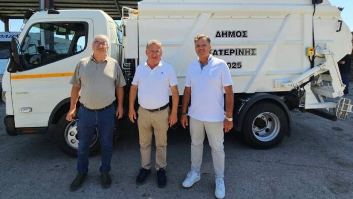 Περιφέρεια Αττικής: Παράδοση νέου μοντέρνου απορριμματοφόρου στον Δ. Κατερίνης