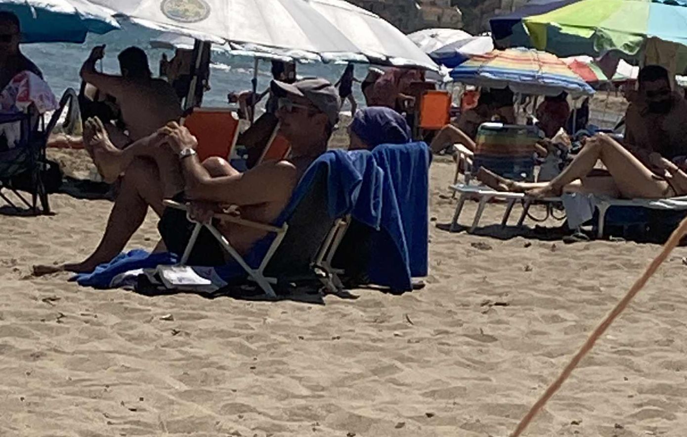 Δροσερή ανάπαυλα για Κυριάκο Μητσοτάκη και Μαρέβα στις Καλύβες Χανίων