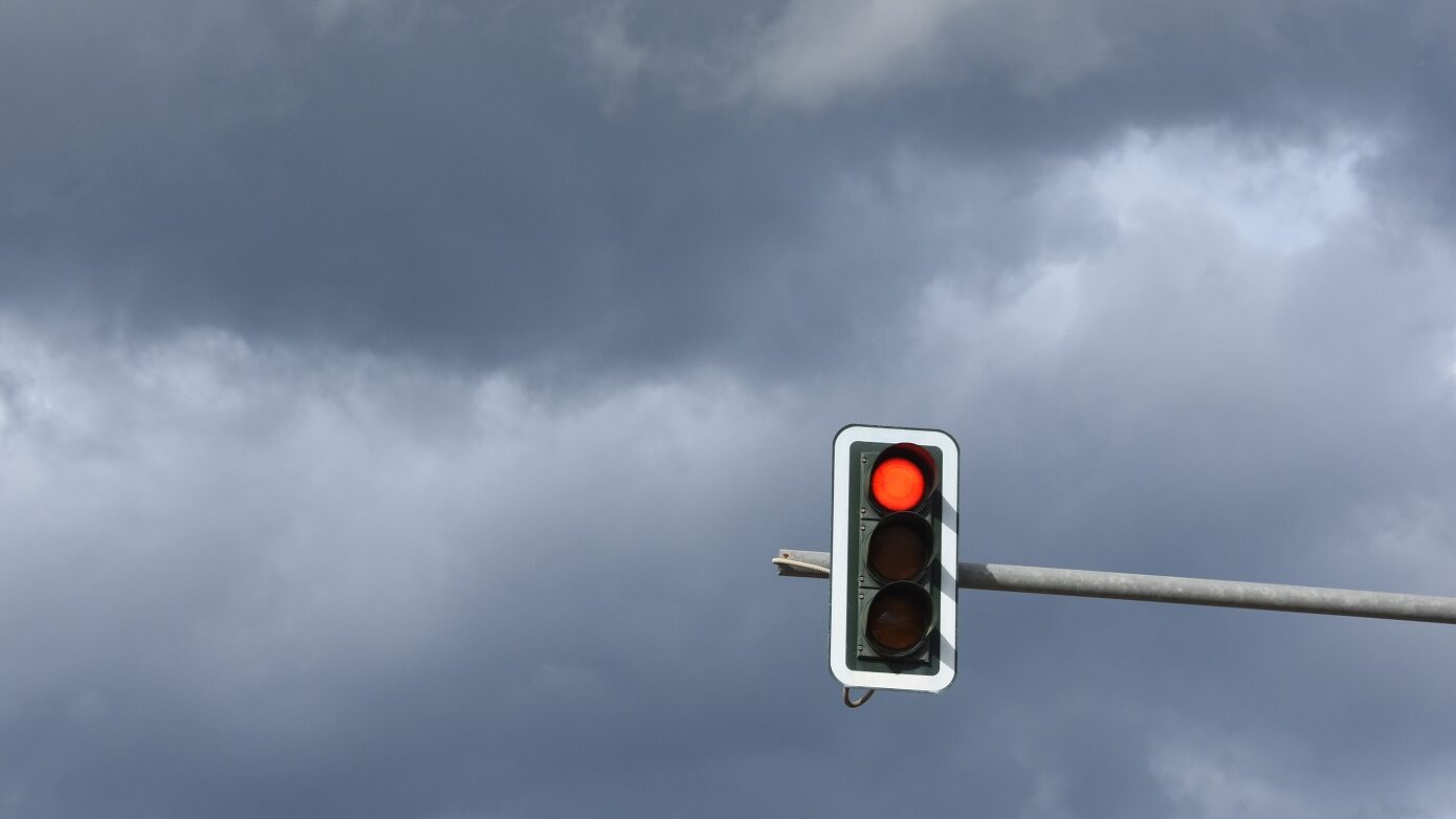 Συνελήφθη νεαρός μοτοσικλετιστής που αγνόησε 10 κόκκινα φανάρια στην Τσιμισκή