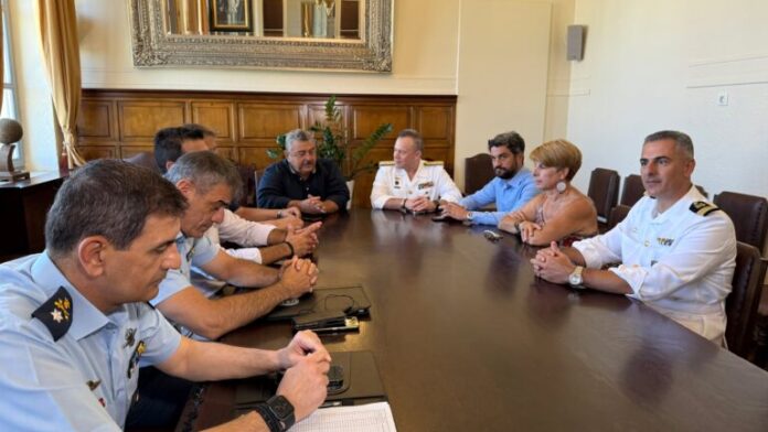 Ο Αρχηγός του Λιμενικού στα Χανιά – Συνάντηση για το μεταναστευτικό με Δήμαρχο και Αντιπεριφερειάρχη Χανίων