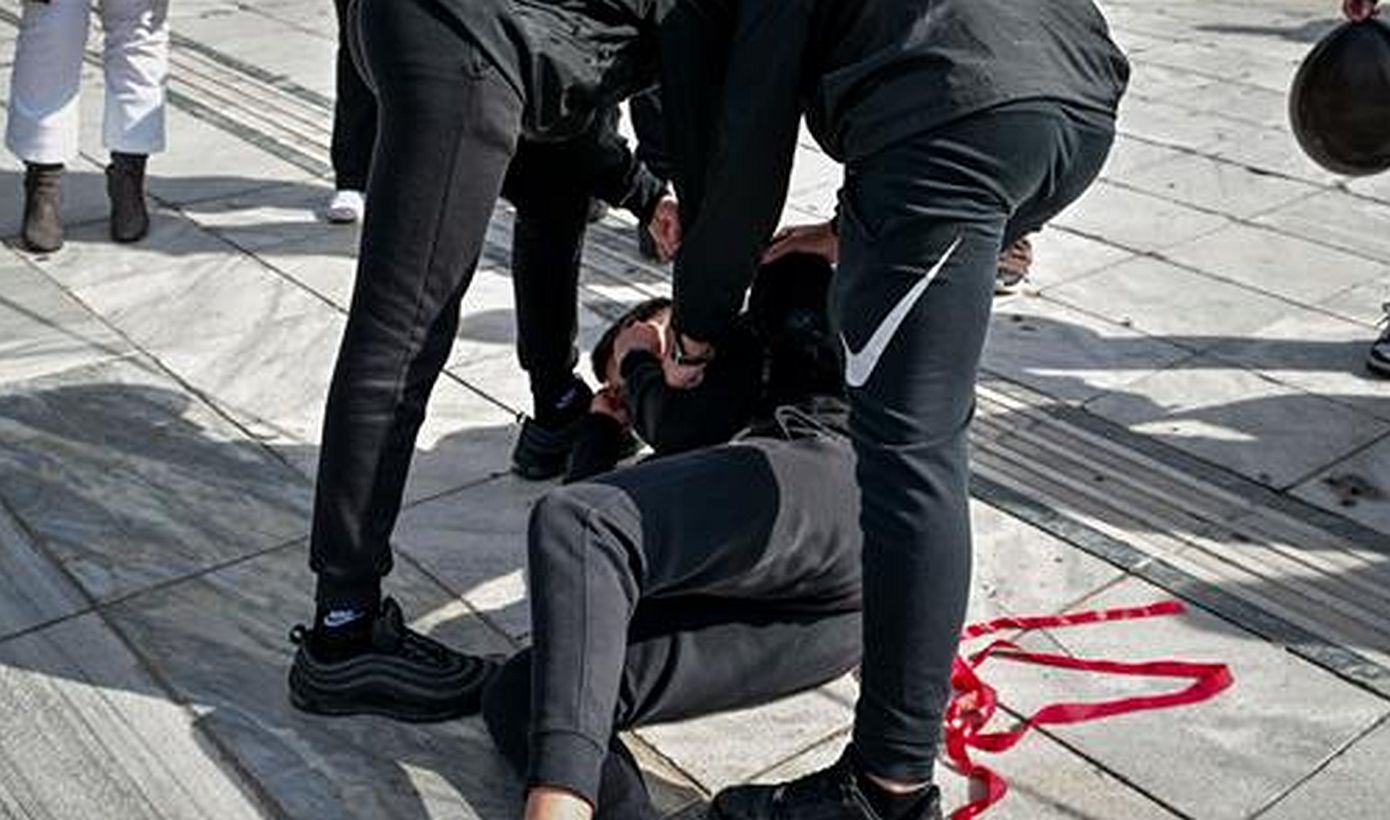 Χαλκιδική: Σύλληψη 17χρονου για επίθεση σε συνομήλικο – Ληστεία και τραυματισμός