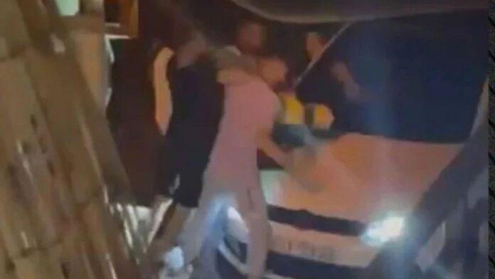 Κυψέλη: Συνελήφθη και το δεύτερο αδελφάκι που είχε επιτεθεί άγρια στον υπάλληλο καθαριότητας του Δήμου Αθηναίων