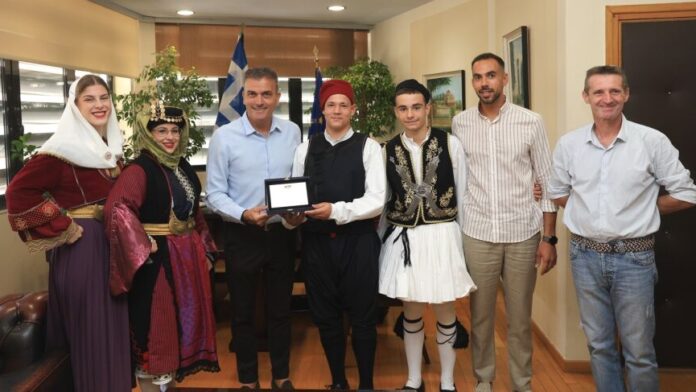 Συνάντηση Θ. Μαμάκου με χορευτικές ομάδες της 8ης Πολιτιστικής Συνάντησης