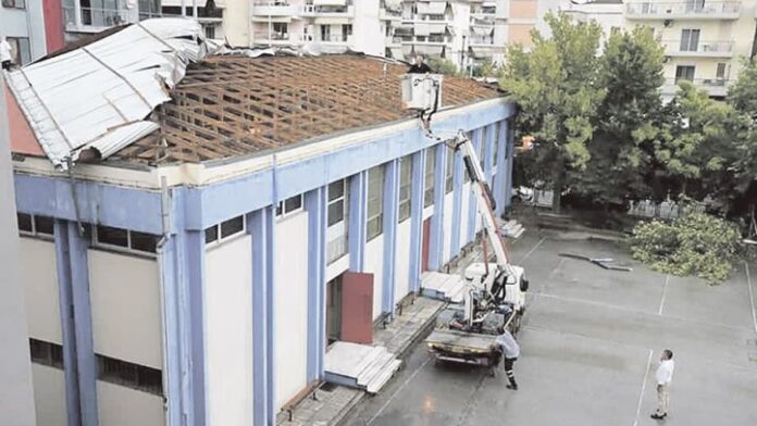 Άρχισαν οι εργασίες επισκευής της οροφής στο 5ο Γυμνάσιο-Λύκειο Λάρισας