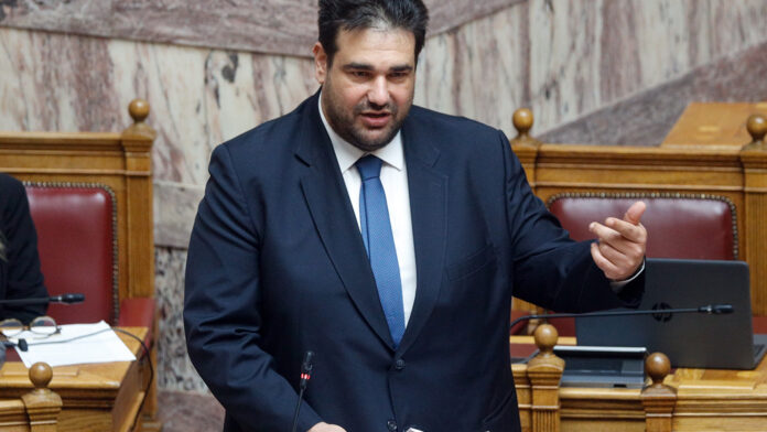 Στη Βουλή το νομοσχέδιο Λιβάνιου με τροποποιήσεις στο πειθαρχικό δίκαιο, το Κτηματολόγιο και τον ΟΠΕΚΕΠΕ