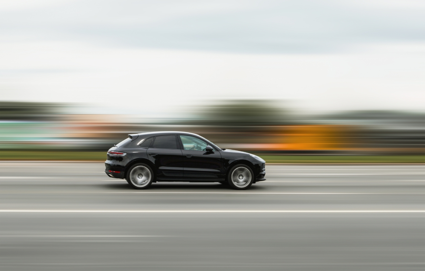 Αντί για “Συνελήφθη 18χρονος οδηγός που έτρεχε με 188 χλμ στην Περιφερειακή Υμηττού”, μπορείς να χρησιμοποιήσεις τον τίτλο: “Συνελήφθη νεαρός οδηγός που κατέγραψε 188 χλμ στην Περιφερειακή Υμηττού”.