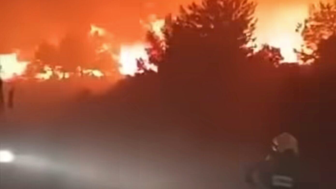 Σημαντική αναζωπύρωση στη Χίο στην περιοχή Λεπτοπόδων