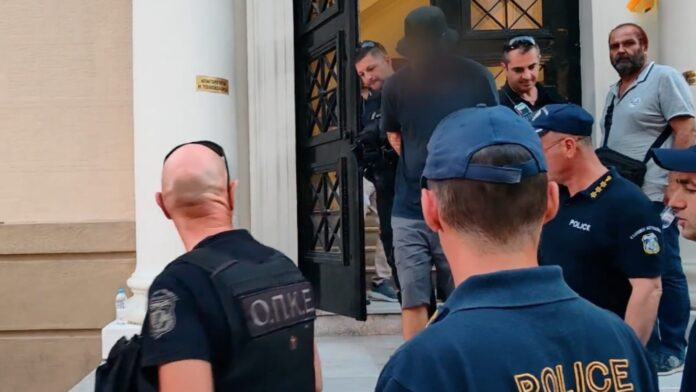 «Μπράβο παλικάρι μου» φώναζαν στον 25χρονο που κατηγορείται για την πυρκαγιά κοντά στο Γηροκομείο