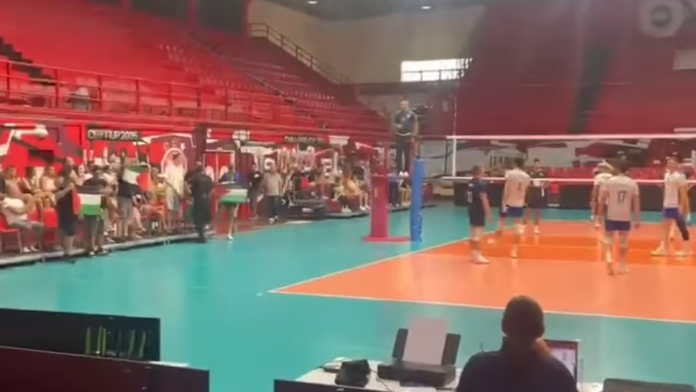Σύγκρουση στον αγώνα της Εθνικής βόλεϊ με το Ισραήλ: Συλλήψεις μελών του March to Gaza Greece