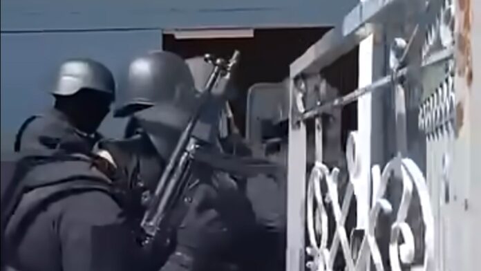 Επιχείρηση του ελληνικού FBI σε οικίες στο Μενίδι – Κατοικία είχε γίνει «υπερμάρκετ» ναρκωτικών