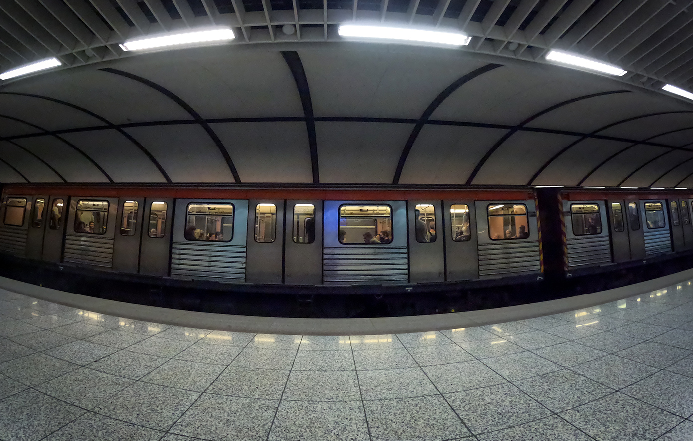 Έντονος διαπληκτισμός σε βαγόνι του Μετρό – Συνελήφθη Αλγερινός για επίθεση σε τουρίστα