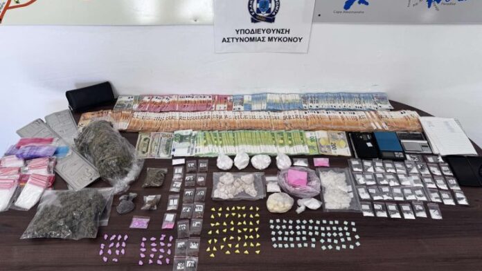 Καίριο πλήγμα της Αστυνομίας στα δίκτυα ναρκωτικών της Μυκόνου – Σύλληψη δύο αλλοδαπών για εμπορία ουσιών
