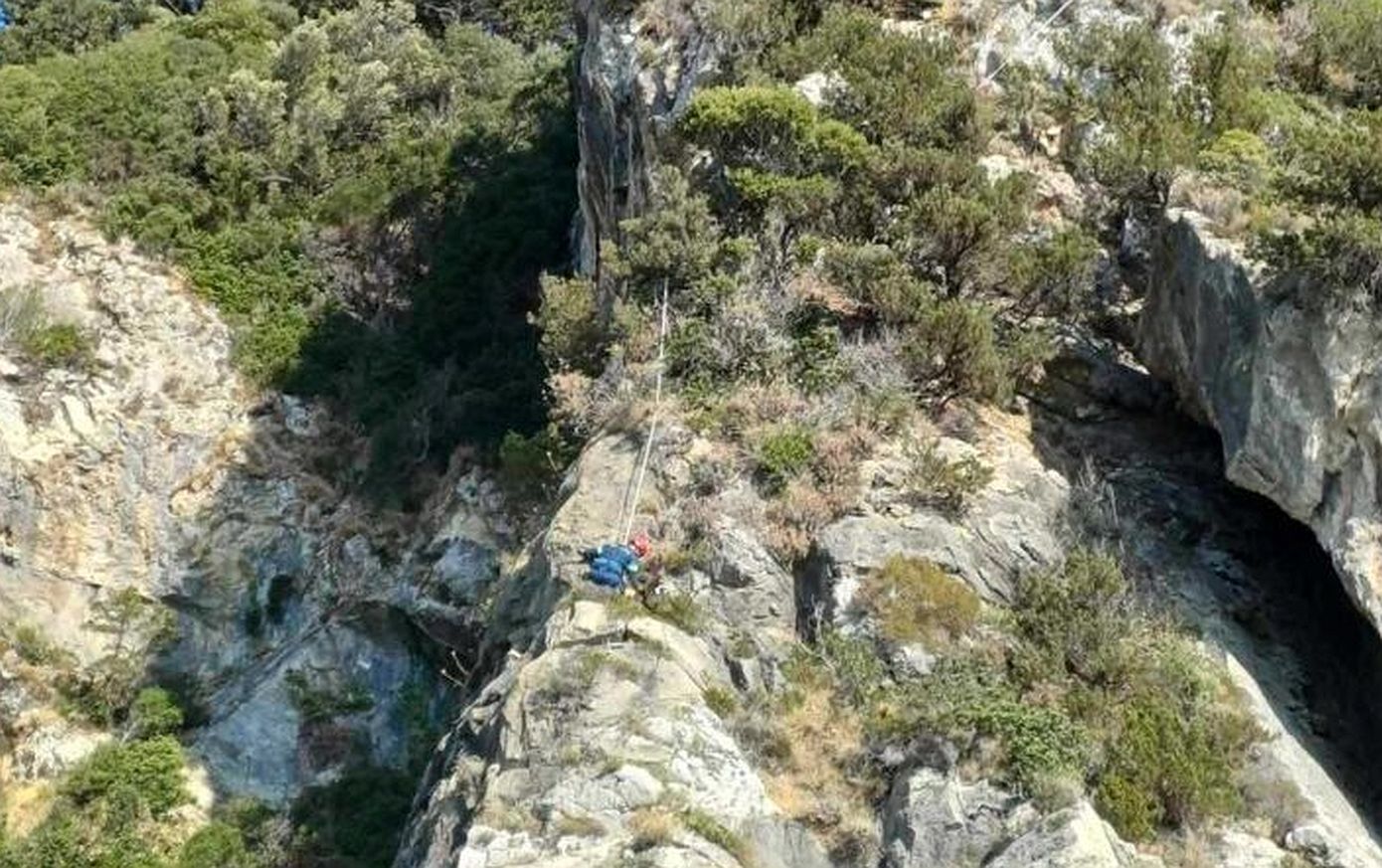 Κέρκυρα: Σώθηκε ο τουρίστας που παγιδεύτηκε σε απομονωμένο σημείο στην Παλαιοκαστρίτσα