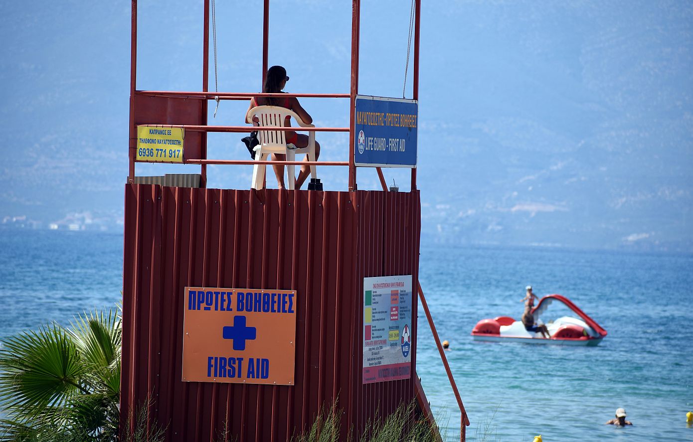 Εκτός υπηρεσίας ναυαγοσώστης διασώζει πέντε νέους από πνιγμό στα Χανιά