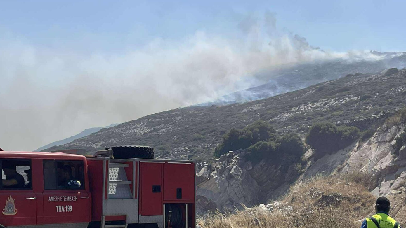 Πυρκαγιά στο Λεοντάρι Αρκαδίας – Ενισχυμένες πυροσβεστικές δυνάμεις και εναέρια μέσα επί τόπου