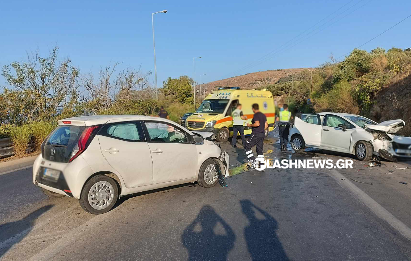 Σύγκρουση τριών αυτοκινήτων στον ΒΟΑΚ: Δύο γυναίκες τραυματίες