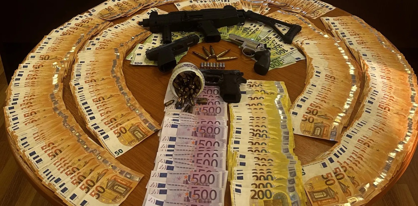 Σύλληψη σκληρού εγκληματία της συμμορίας «Έντικ» – Κατηγορείται για εκβιασμούς με λαθραία τσιγάρα