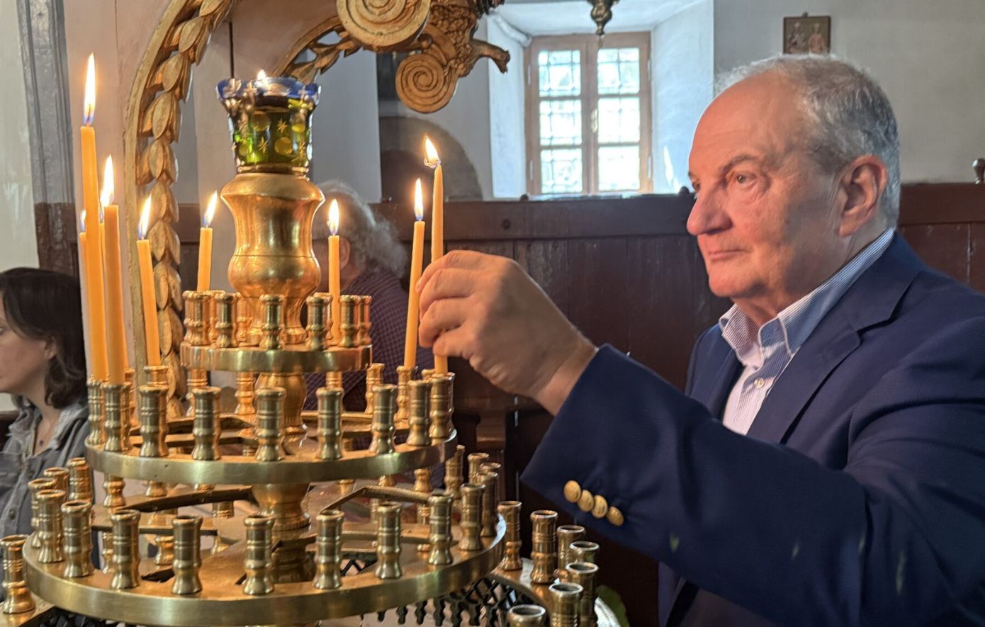 Ο Πατριάρχης Βαρθολομαίος καλωσόρισε στην Ίμβρο τον πρώην πρωθυπουργό Κώστα Καραμανλή