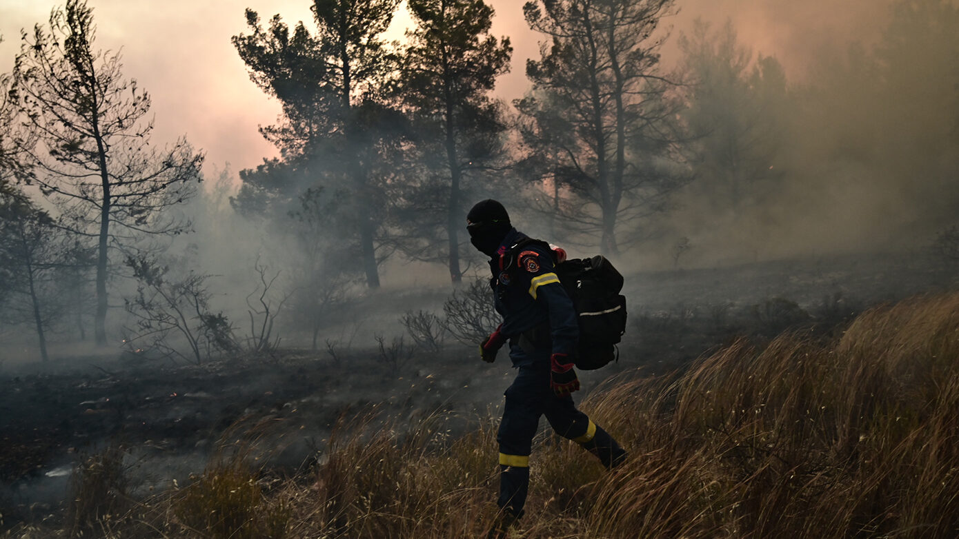 Πυρκαγιά στα Παλιάμπελα Βόνιτσας – Ενεργοποιήθηκε το 112, καλώντας τους κατοίκους σε επαγρύπνηση