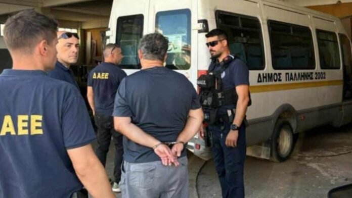 Συνελήφθη δημοτικός υπάλληλος Παλλήνης για τέσσερις πυρκαγιές – Αντιμετωπίζει κατηγορίες κακουργήματος