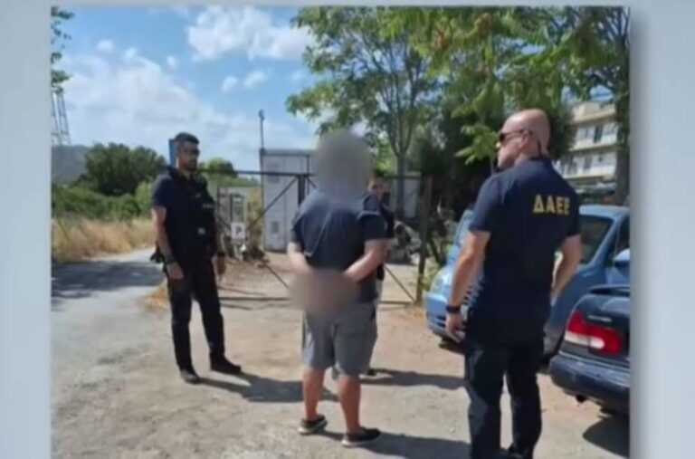 Στη φυλακή ο δημοτικός υπάλληλος Παλλήνης για κατηγορίες εμπρησμών – Επιμένει στην αθωότητά του