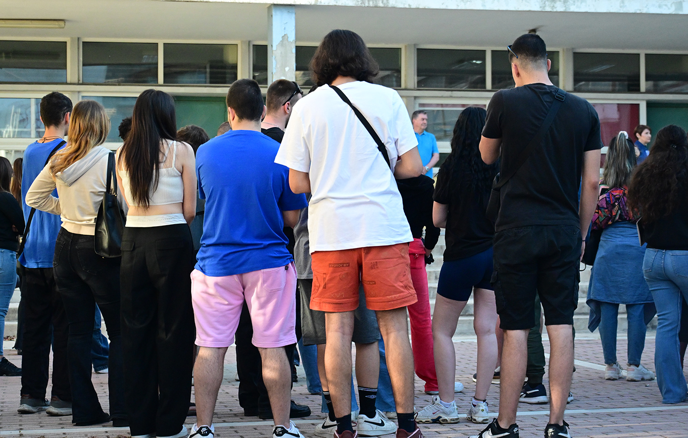 Ανησυχία για την υπερβαθμολόγηση μαθητών – Ένας στους τέσσερις διαπρέπει