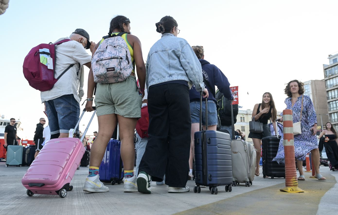 Η μεγάλη έξοδος των αδειούχων του Αυγούστου συνεχίζεται: Έντονη κίνηση στα λιμάνια της χώρας