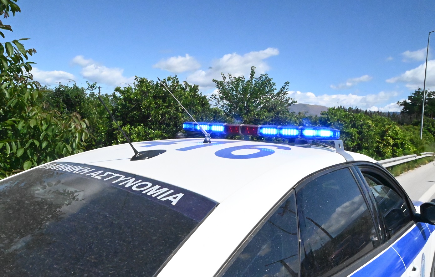 Χαοτική νύχτα στη Νέα Σμύρνη Λάρισας: Νεαροί κατέστρεψαν αυτοκίνητα «για πλάκα»