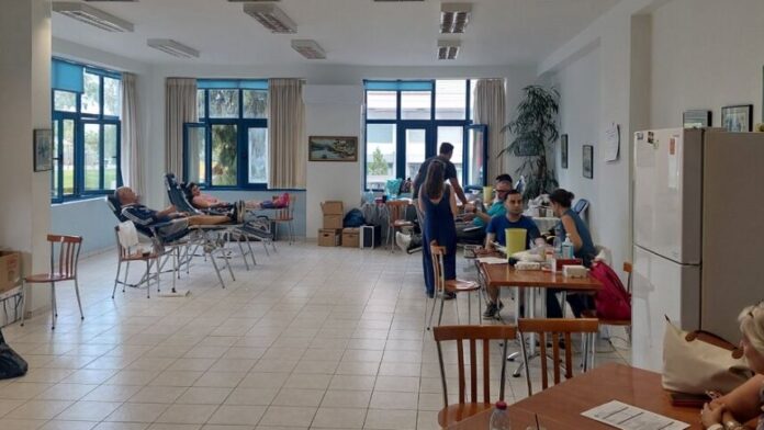 Θριαμβευτική η έκτακτη εθελοντική αιμοδοσία στον Δήμο Πετρούπολης