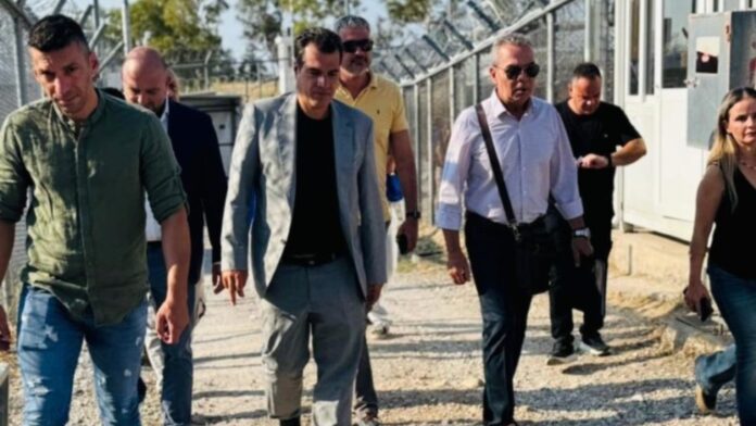 Πλεύρης από Αμυγδαλέζα: «Για όσους παραμένουν παράνομα στη χώρα οι επιλογές θα είναι κράτηση ή απέλαση»
