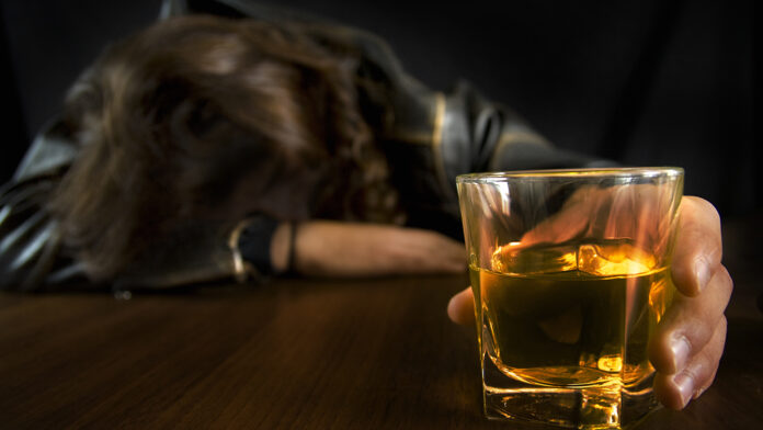 Ανήλικος μεταφέρθηκε στο νοσοκομείο λόγω σοβαρής μέθης στη Σάμο – Δύο επιχειρηματίες υπό κράτηση