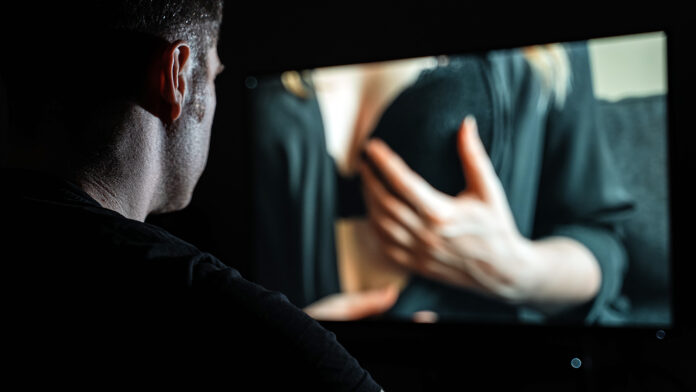 Revenge porn: Η πρώην σύζυγος και η πεθερά του απέστειλαν «ακατάλληλες» φωτογραφίες μέσω ταχυδρομείου