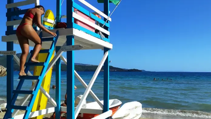 Διάσωση δίχρονης από ναυαγοσώστριες σε ακτή της Αλεξανδρούπολης