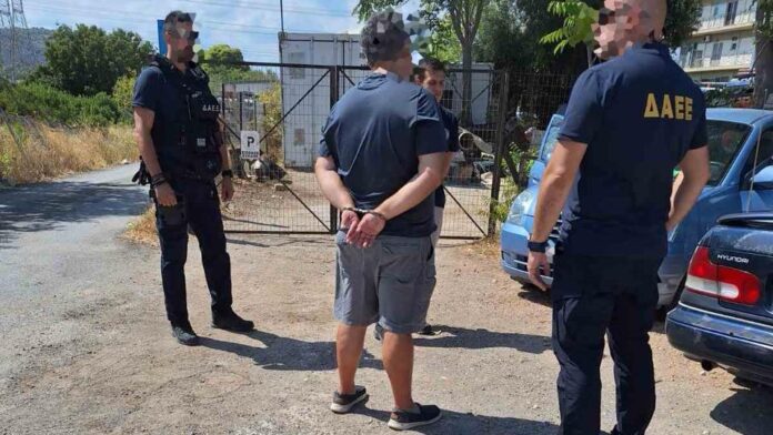 Περιφέρεια Αττικής σοκ: Συνελήφθη δημοτικός υπάλληλος για επανειλημμένους εμπρησμούς