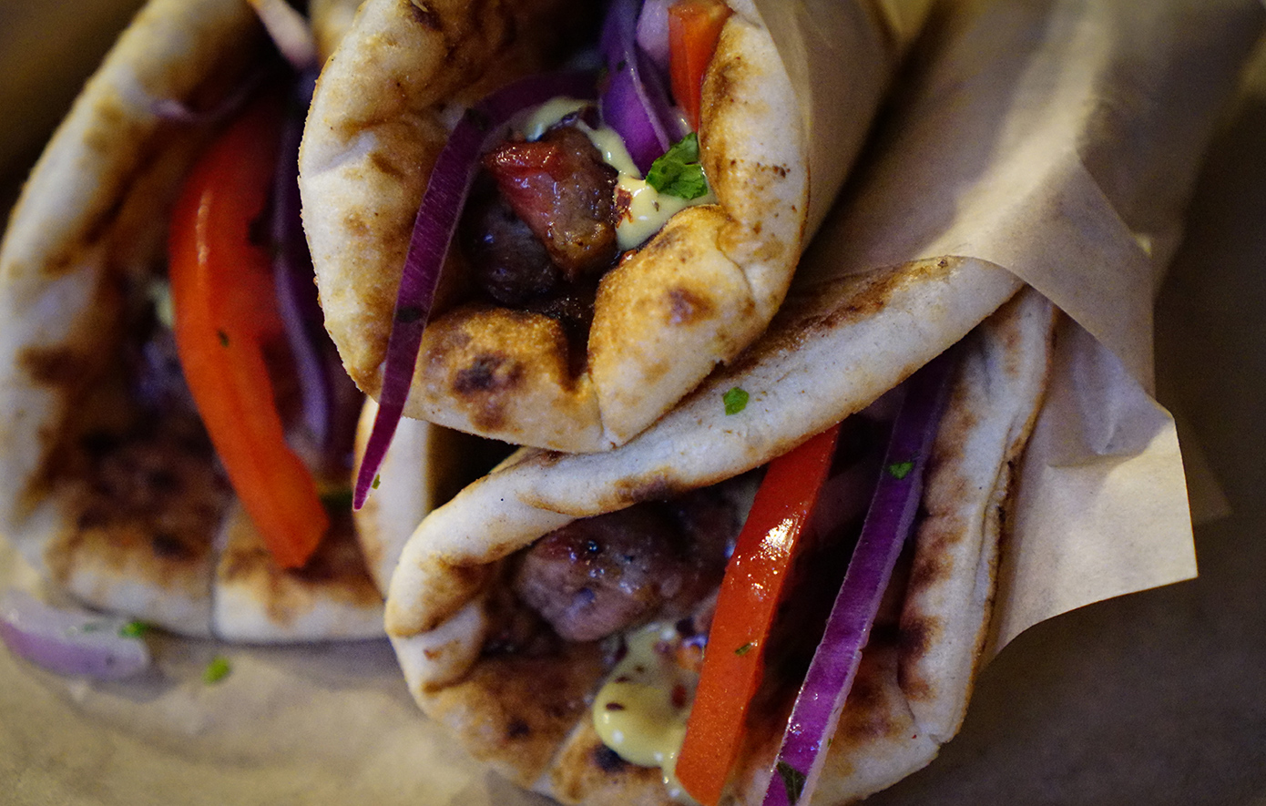 Το σουβλάκι μετατρέπεται σε πολυτέλεια – Η τιμή του αγγίζει τα 4,5 ευρώ