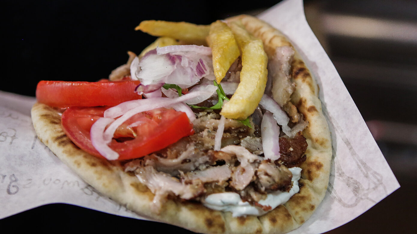 Απογειώνονται οι τιμές για το σουβλάκι – Πάνω από 6 ευρώ στο Ηράκλειο Κρήτης
