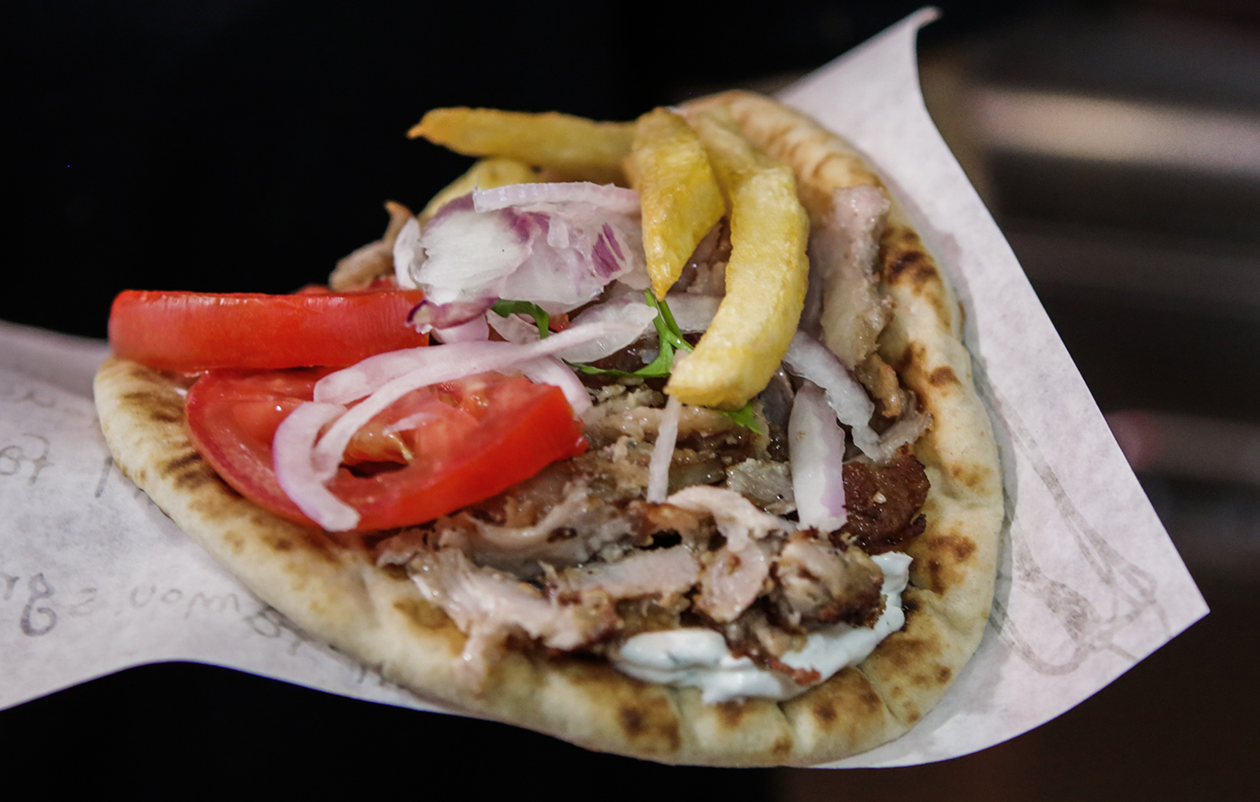 Απογειώνονται οι τιμές για το σουβλάκι – Πάνω από 6 ευρώ στο Ηράκλειο Κρήτης