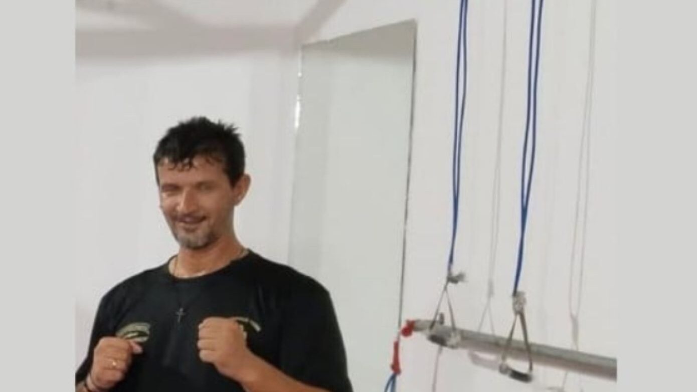 Σπαραγμός στην κηδεία του 50χρονου που έχασε τη ζωή του όταν καταπλακώθηκε από μηχάνημα