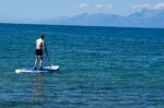 Άνδρας εξαφανισμένος ενώ έκανε SUP στον Σχοινιά – Ισχυροί άνεμοι στην περιοχή