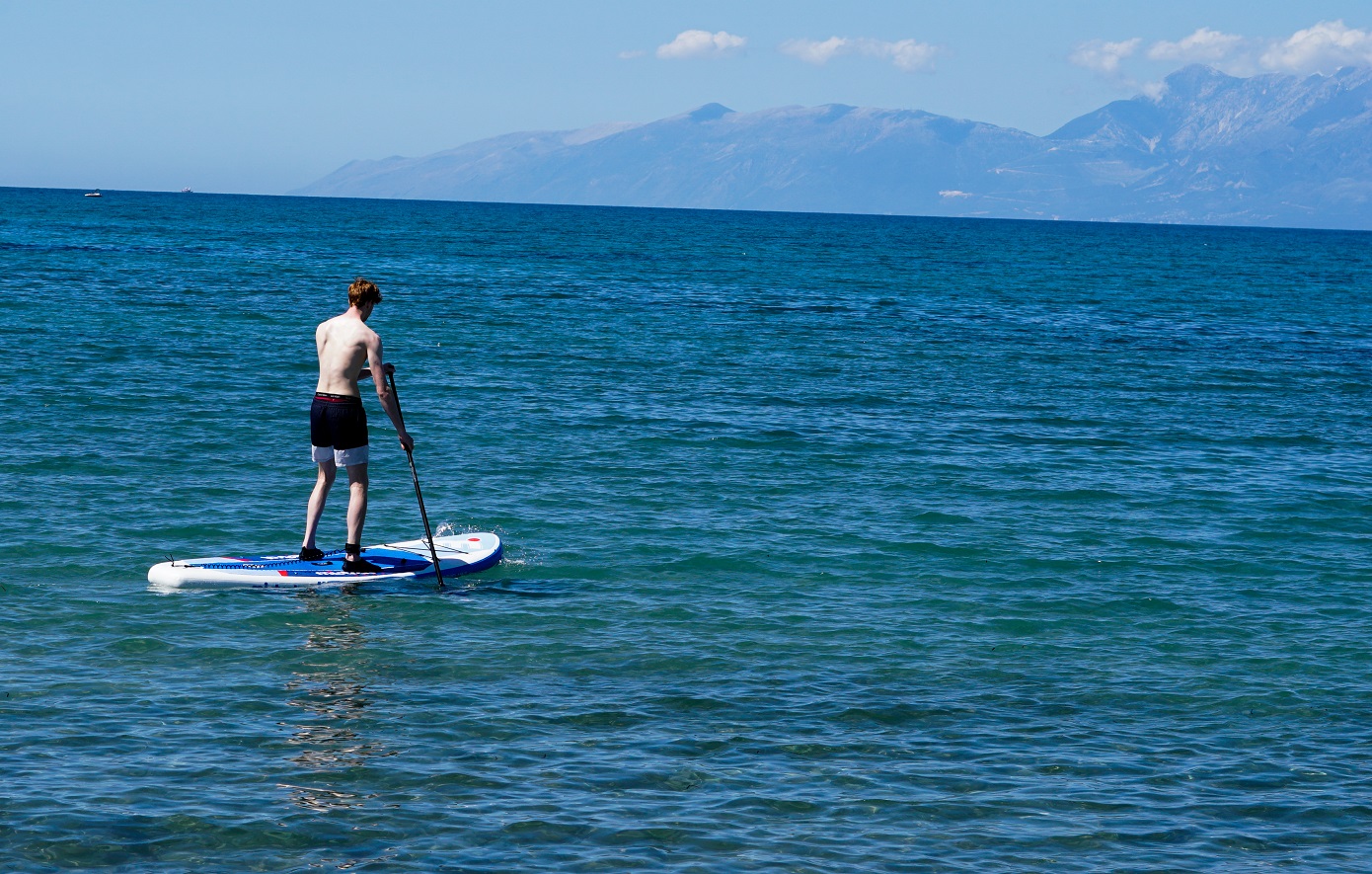 Άνδρας εξαφανισμένος ενώ έκανε SUP στον Σχοινιά – Ισχυροί άνεμοι στην περιοχή
