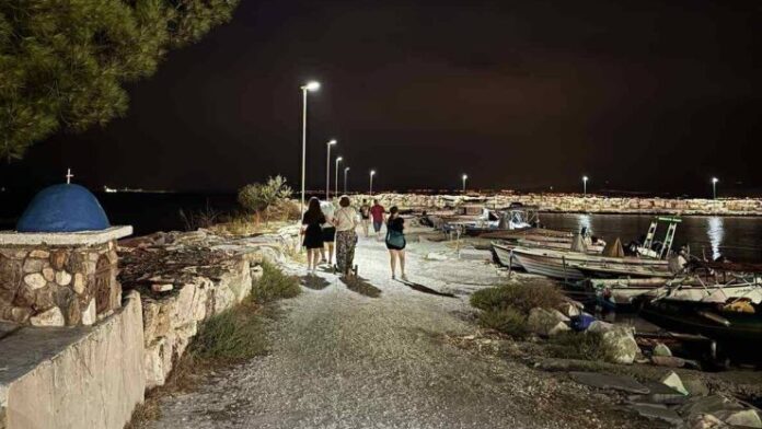 Δ.Θάσου: Καινοτόμα ηλιακά φώτα στη Σκάλα Ραχωνίου